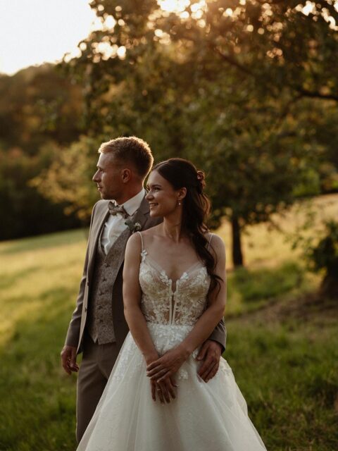 Marlene & Hannes haben JA gesagt!🥂
Wir durften die beiden an ihrem großen Tag begleiten und gemeinsam mit ihnen ihre wunderschöne Hochzeit feiern. 🫶🏻🎶
Liebe Marlene, lieber Hannes, wir wünschen euch von Herzen alles Liebe, Glück und viele unvergessliche gemeinsame Momente für eure Zukunft!🤍
